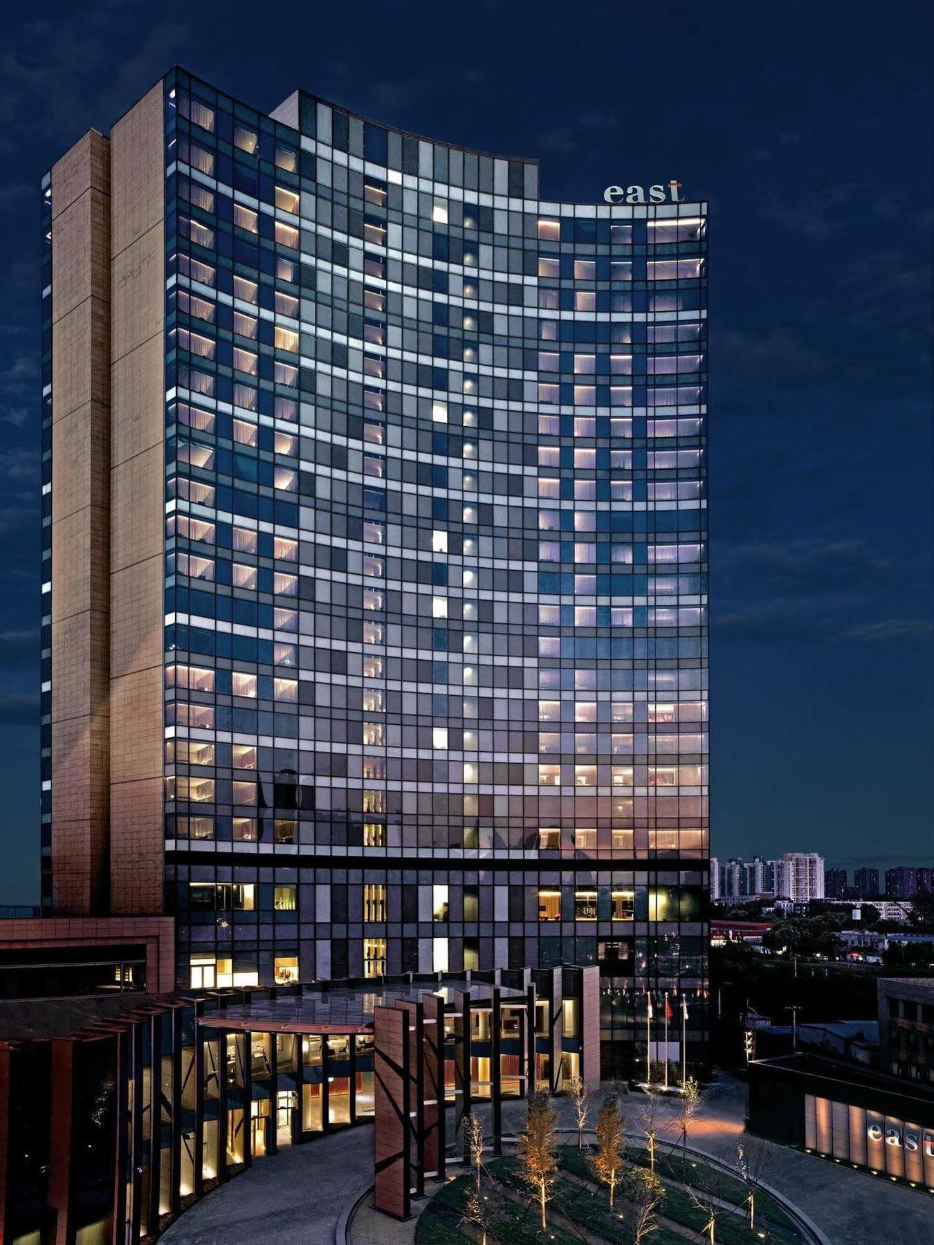อีสต์ โฮเทล โรงแรม 5*